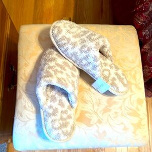 Ladies slippers animal print cream &beige